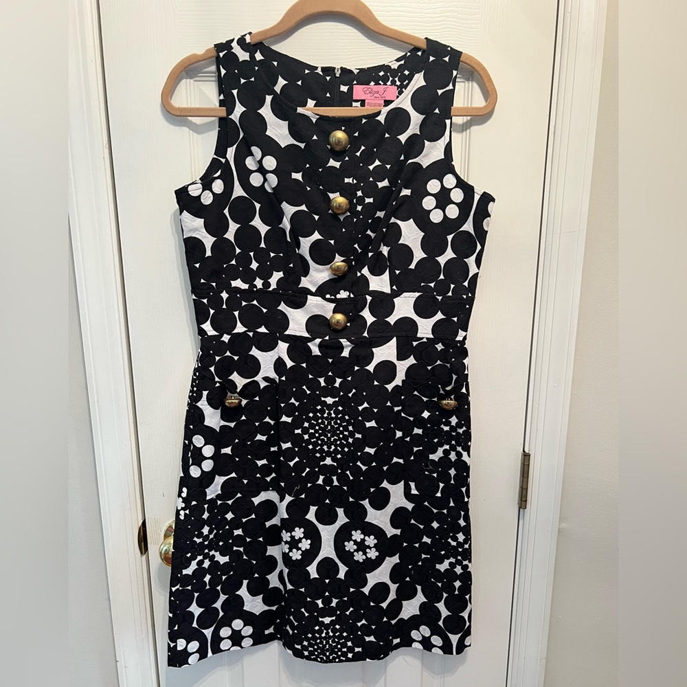 Black and white patterned dress